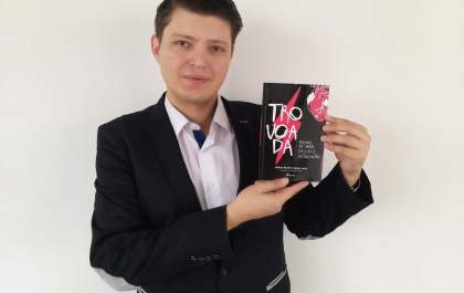 Biriguiense lança livro de poemas