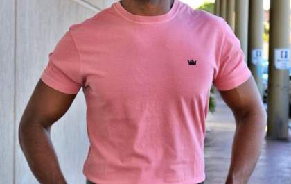 Como usar cor-de-rosa em looks masculinos