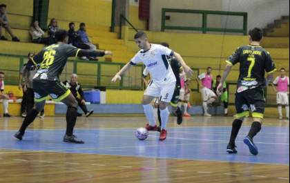 Real Madruga perde e vai jogar fora novamente no sábado