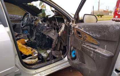 Carro pega fogo em avenida no Concórdia