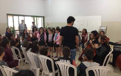 Alunos do Projeto Guri de Andradina comemoram o Dia da Árvore