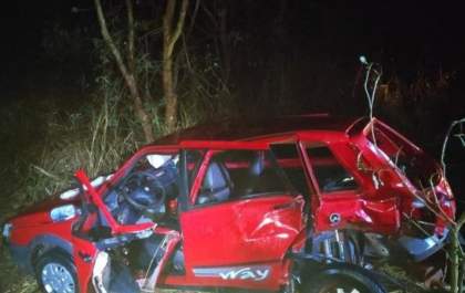 Jovem de 23 anos é arremessada de carro e morre após acidente