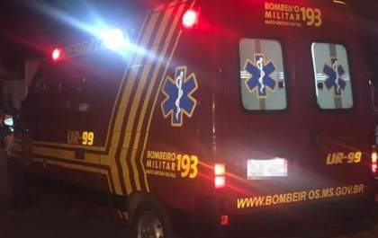 Embriagado, jovem colide em motociclista e em poste de energia&nbsp;