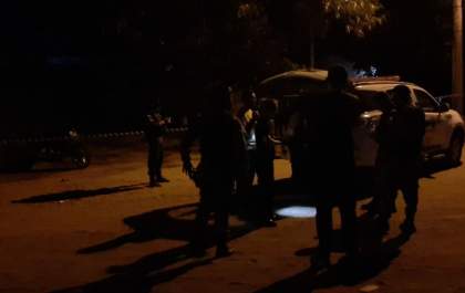 Motociclista morre baleado na Quinta da Lagoa