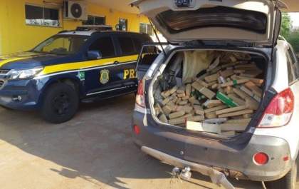 Motorista é preso com veículo carregado com mais de 1 tonelada de maconha