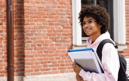 Brasileiros podem concorrer a bolsas de estudo em Nova York