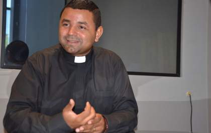 Padre Júlio Silva fala sobre a tradicional festa em honra a Nossa Senhora Aparecida
