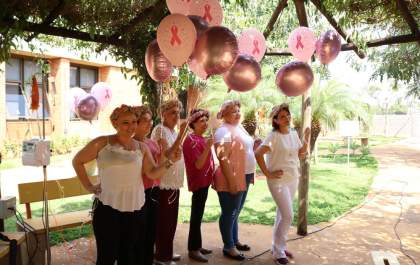 Outubro Rosa: Unimed Araçatuba faz ensaio fotográfico com pacientes