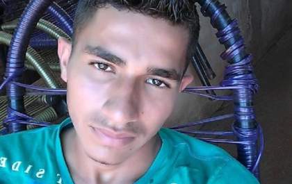 Amigos homenageiam jovem morto pela esposa com seis facadas em Inocência