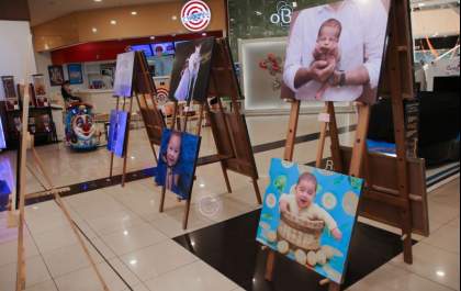 Exposição traz série de fotografias de bebês e crianças