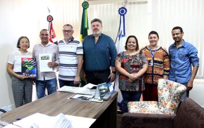 Tamiko recebe anuncio de novo ônibus escolar para Andradina