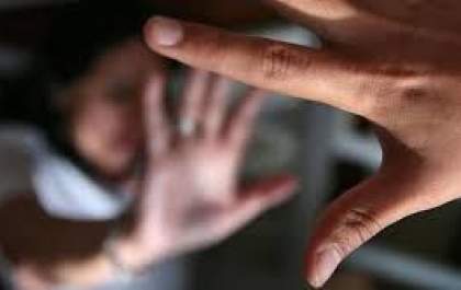 Suspeito de estupro liga para polícia e narra seu ataque a enteada