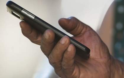 65% dos brasileiros acessam serviços bancários por celular&nbsp;