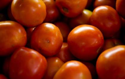 Clima quente faz preços do tomate, legumes e verduras caírem até 16%