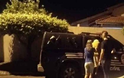 Idosa de 83 anos é detida após matar quatro gatinhos a pauladas