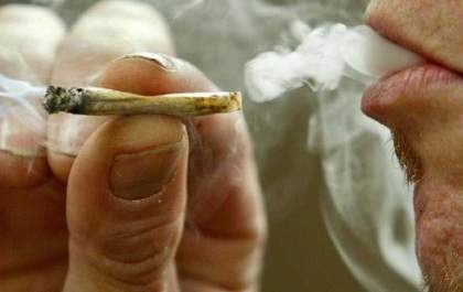 Promotor pede que conste em ata que defensor público é maconheiro