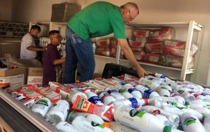 Unitoledo entrega 1.300 litros de leite ao Fundo Social de Solidariedade