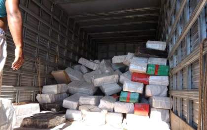 DOF apreende 8 toneladas de maconha em entreposto do tráfico