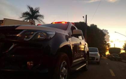 Jaca de 4 kg cai na cabeça de idosa durante procissão