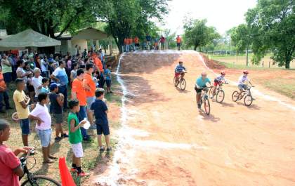 1º Andradina Bike Fest reuniu centenas de crianças e famílias
