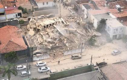 Prédio de 7 andares desaba em região nobre de Fortaleza (CE)