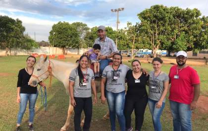 Polícia Militar oferece prática de Equoterapia em Três Lagoas