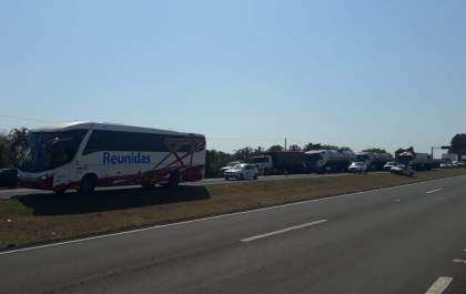 Acidente com carga perigosa interdita rodovia Marechal Rondon