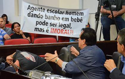 Atuação de homens em creches gera discussão na Câmara