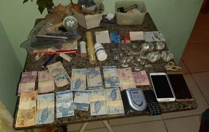 Polícia Civil desmantela 'boca de fumo' e prende foragido da justiça