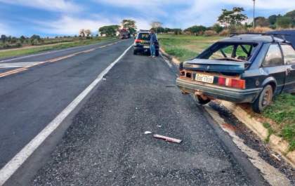 Agricultor morre após ter carro atingido por carreta em rodovia