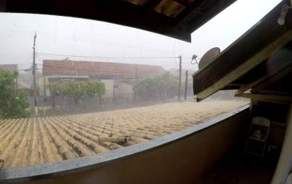 Morador registra chuva de granizo em Buritama