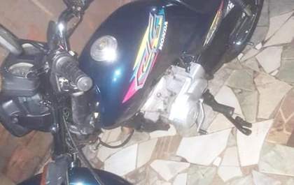 Homem tem moto furtada em frente ao local de trabalho em Três Lagoas