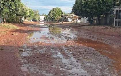 Moradora reclama da situação crítica de rua no São Carlos