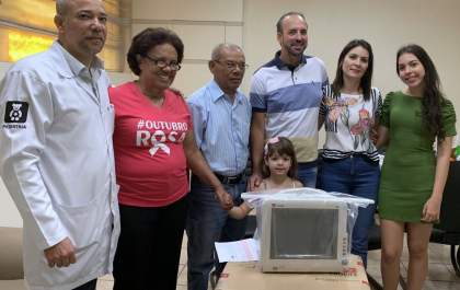 Casal doa equipamento de última geração para a Santa Casa de Araçatuba