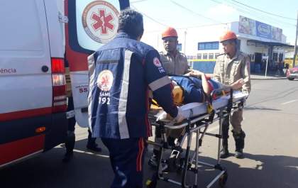 Motociclista fica ferido em acidente na Avenida Antônio Trajano