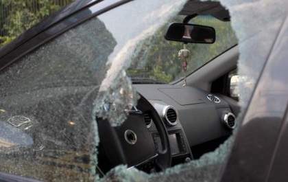 Em TL, motorista abre a porta do carro e atinge ciclista de 24 anos
