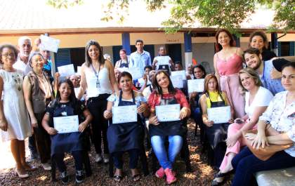 Formatura de curso de garçom da Frente de Trabalho tem almoço voltado a Camor