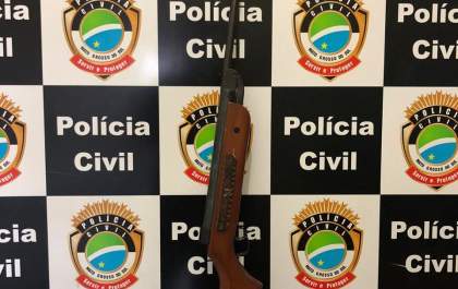 Após denúncia de agressão contra mulher, homem é preso com carabina