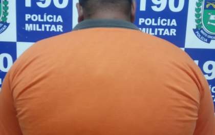 Homem com mandado de prisão por tráfico é recapturado após ação da PM