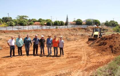 Andradina retoma obras da Piscina Olímpica