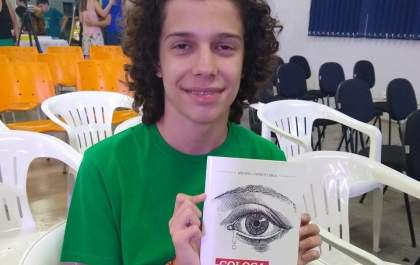 Jovem escritor lança livro sobre depressão em Araçatuba