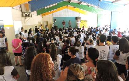Escolas de Ilha Solteira recebem participantes do 45º Festival de MPB