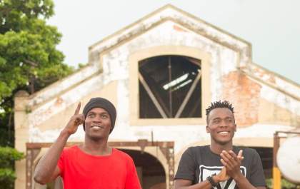 Dupla haitiana faz sucesso em Três Lagoas com músicas autorais