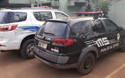 Ladrão se aproxima de mulher e arranca celular de suas mãos no Novo Ipanema