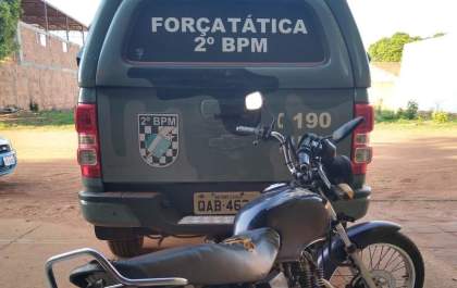 Força Tática localiza moto escondida em matagal no Jardim Brasília