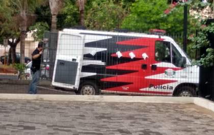 Três são presos por tentativa de assalto a carrinho de cachorro quente