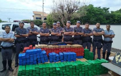 PM apreende 1 tonelada de maconha em caminhão