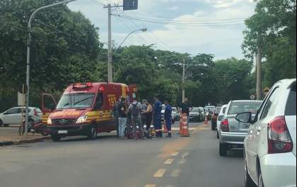 Acidente com moto dificulta trânsito na Baguaçu