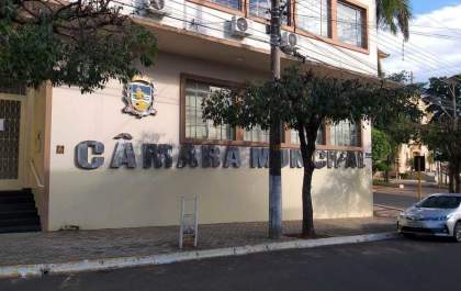 Câmara convoca diretora da prefeitura para explicar mensagens sobre `esquemão`