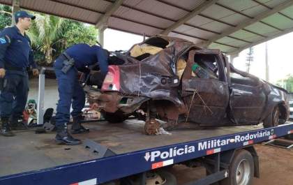 Homem morre ao capotar carro com quase 1 tonelada de maconha em fuga da polícia